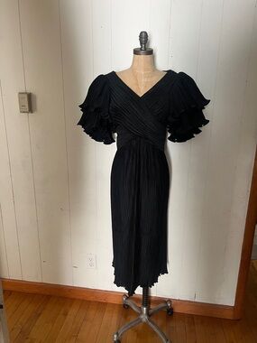 Richene New York for saks fifth avenue vintage evening dress
Size 8